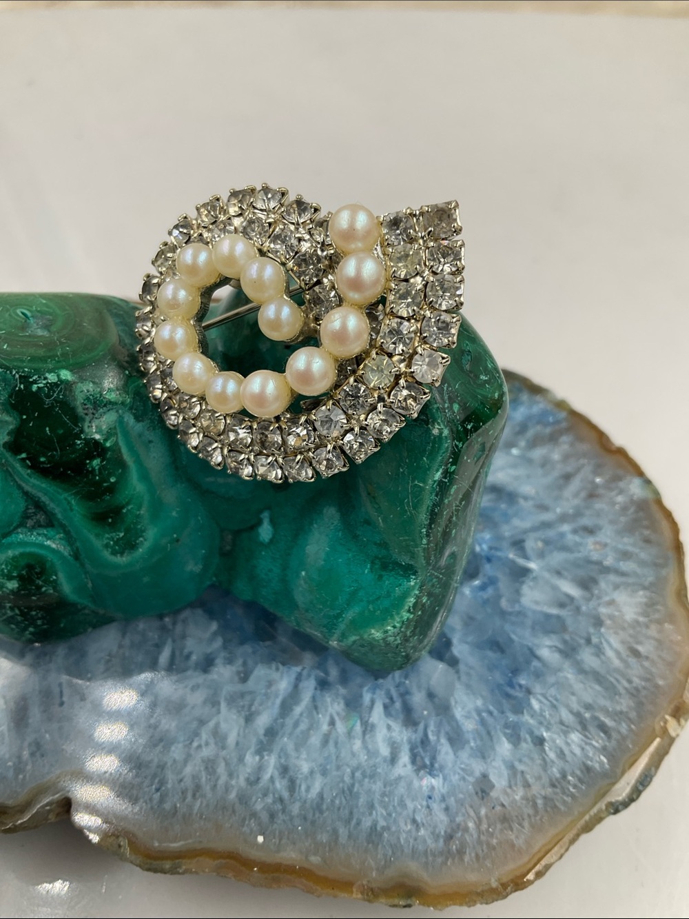 Vintage Pearl & Sparkling Crystals Swirl Statement Brooch In White - Picture 5 of 7